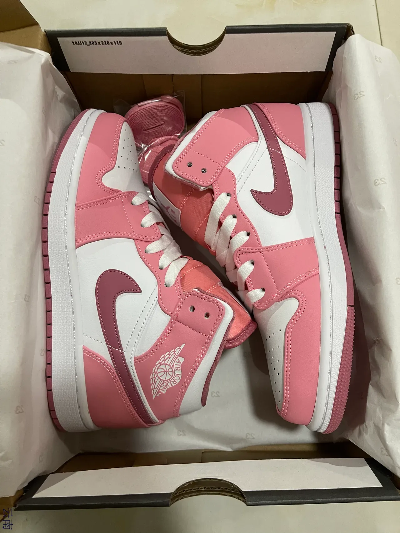 Air Jordan 1 Mid Chaussures de Basket Rose et Blanc 8