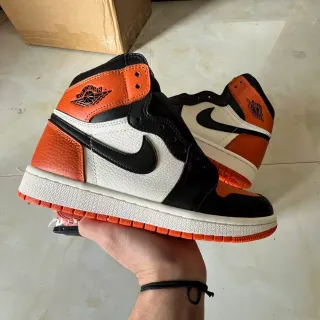 Air Jordan 1 橙黑配色高帮皮革拼接篮球鞋