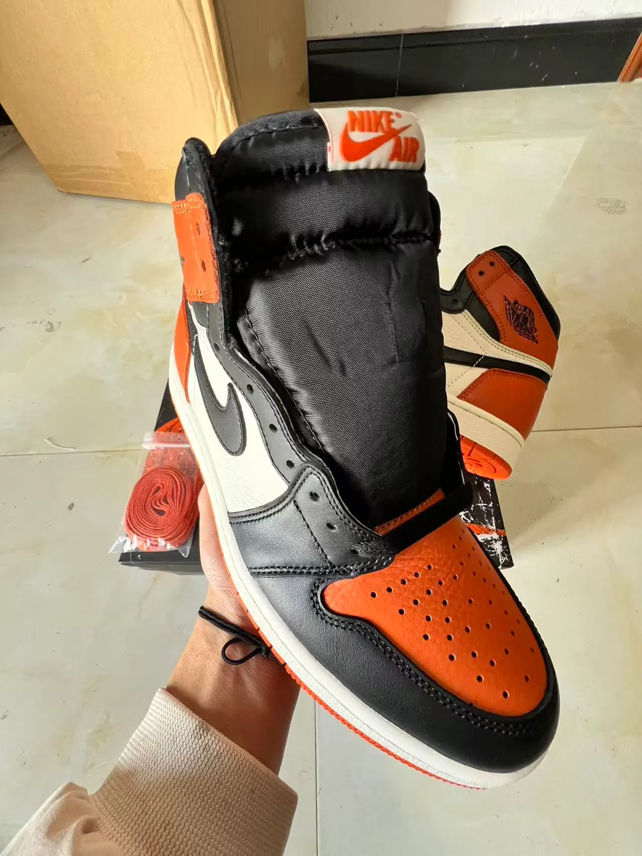 Air Jordan 1 Orange Black High-Top Leather-Paneled Basketball Shoes 2