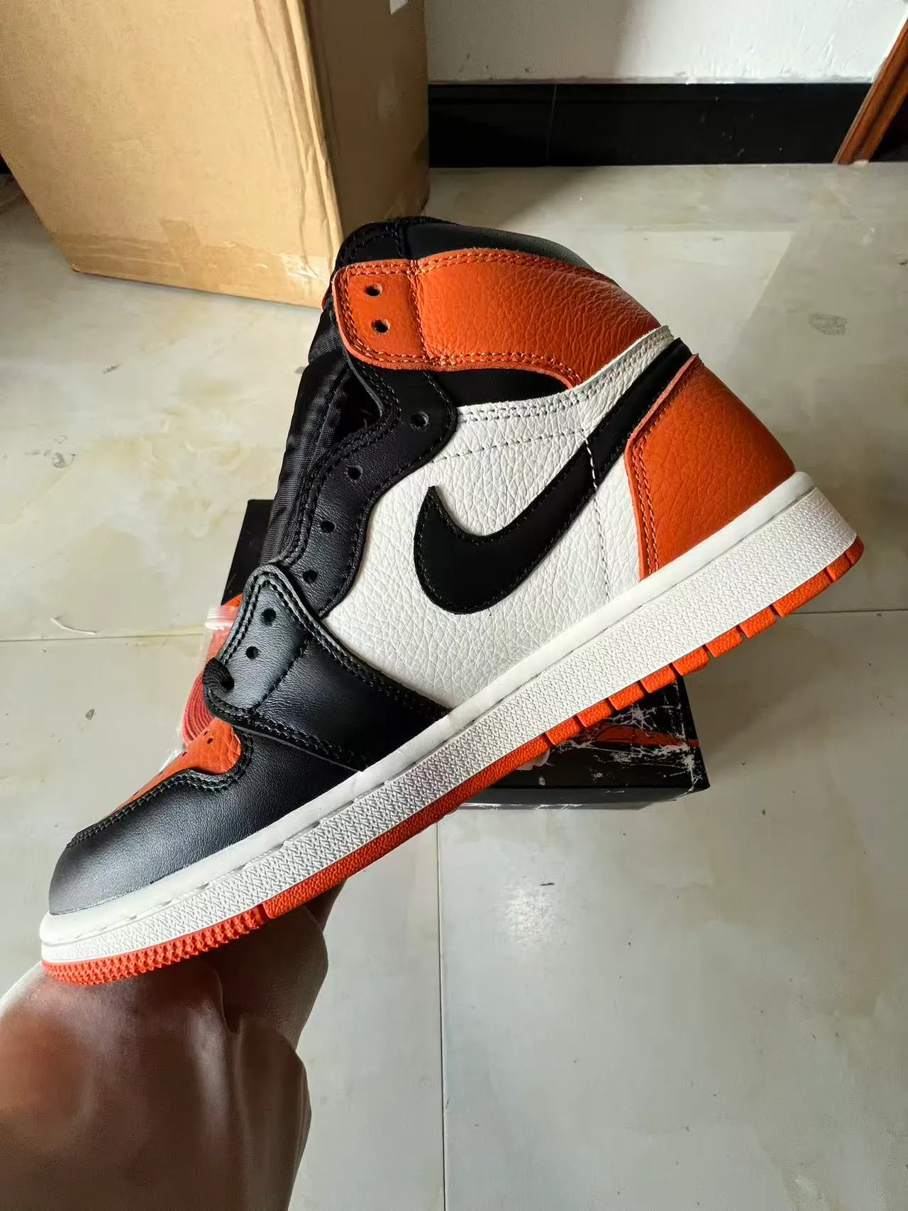 Air Jordan 1 Orange Black High-Top Leather-Paneled Basketball Shoes 5