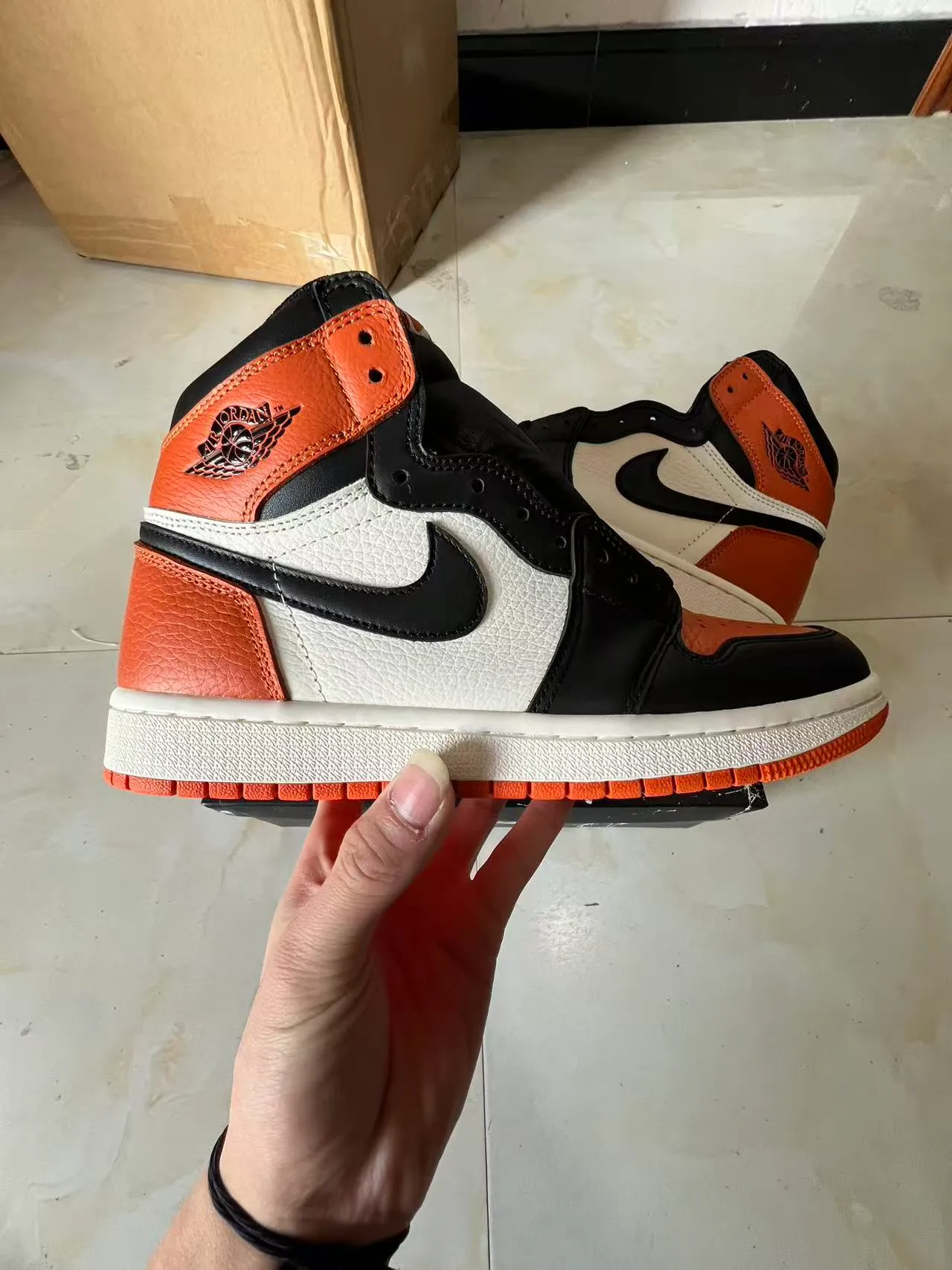 Air Jordan 1 Orange Black High-Top Leather-Paneled Basketball Shoes 7