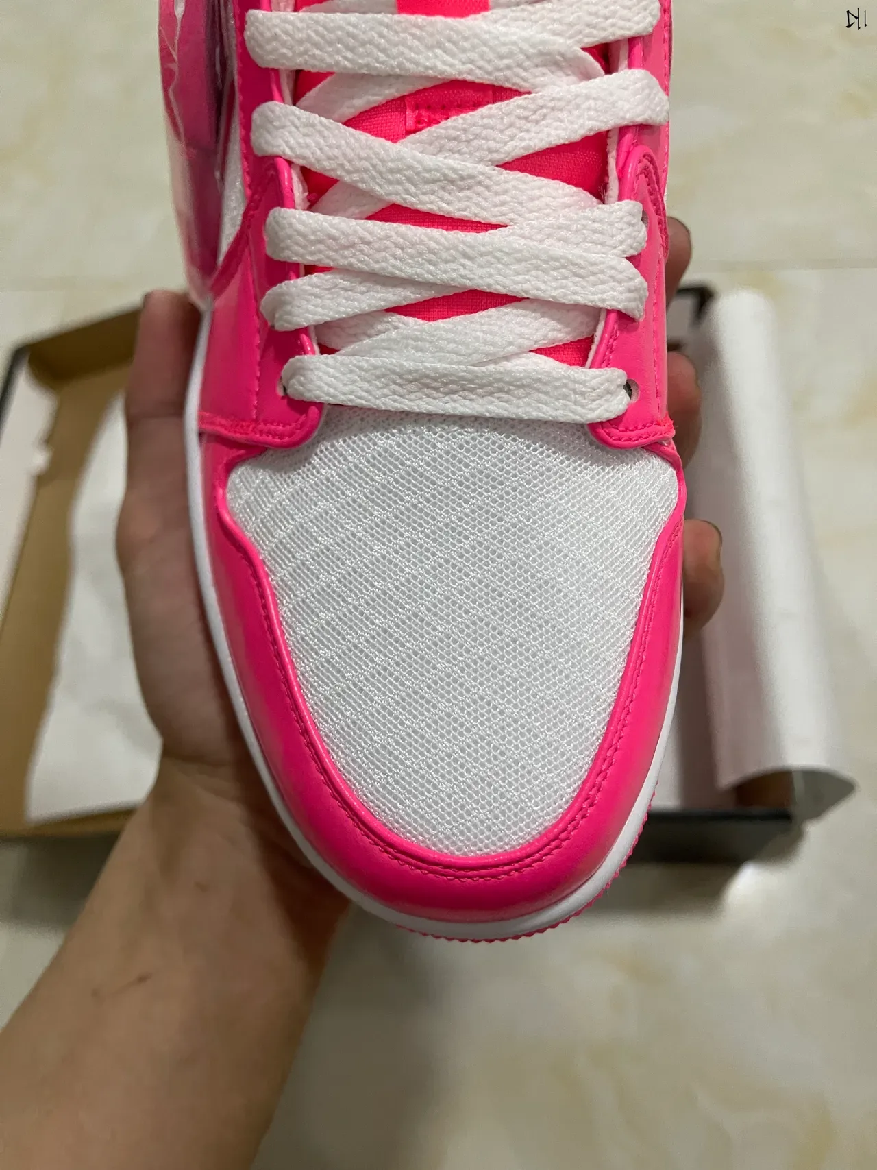 Air Jordan 1 Tênis de Basquete Rosa e Branco de Cano Alto 3
