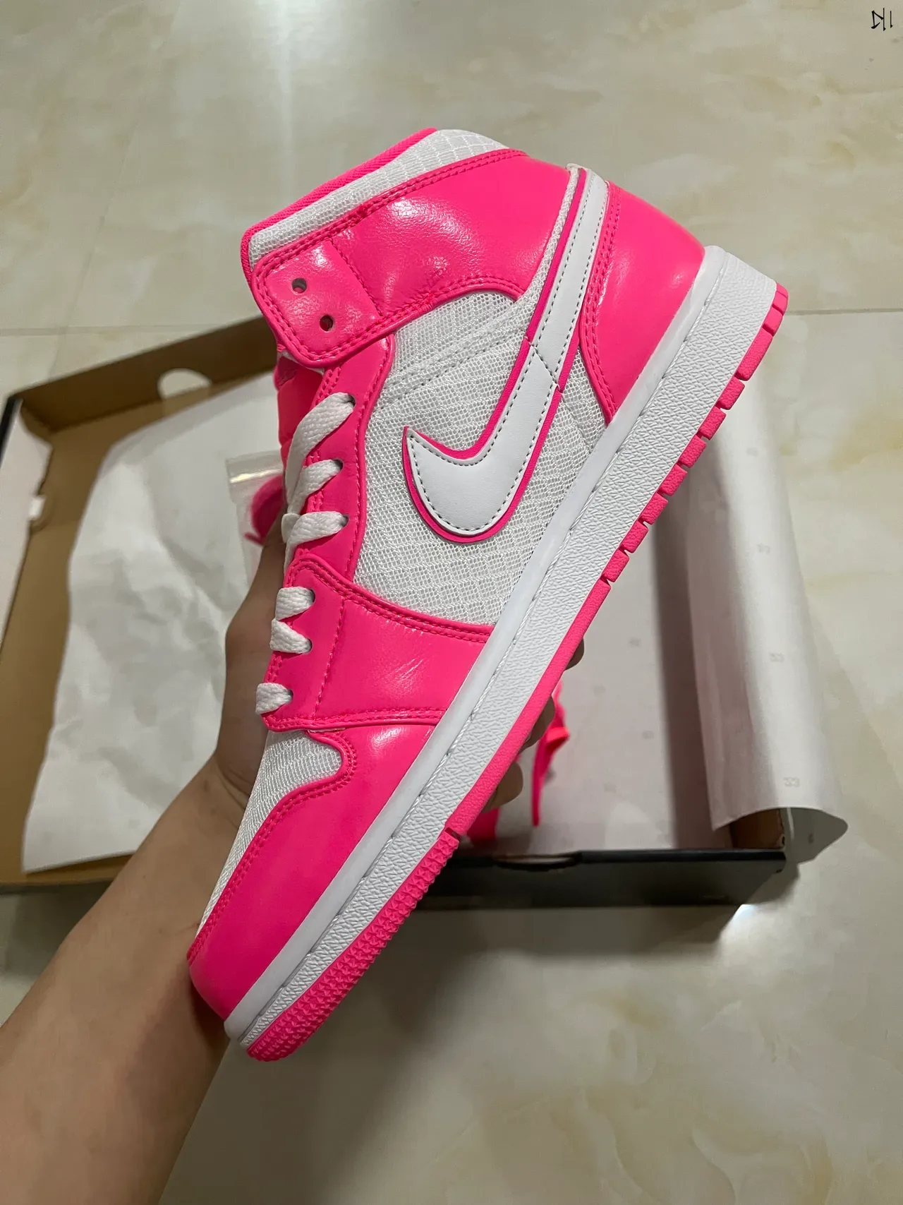 Air Jordan 1 Tênis de Basquete Rosa e Branco de Cano Alto 4