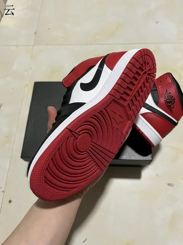 Air Jordan 1 Rouge Noir Hautes à Panneaux en Cuir Chaussures de Basketball 6