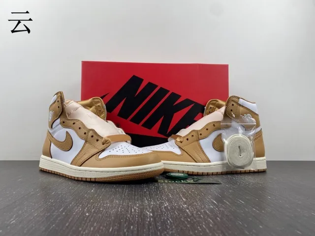 Chaussures de basketball en cuir Air Jordan 1 marron clair et blanc 14