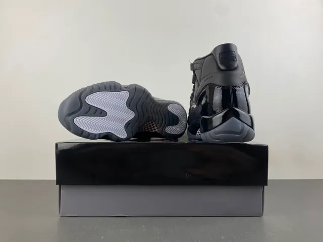 Air Jordan 11 Black Patent Leather Basketball Shoes 17