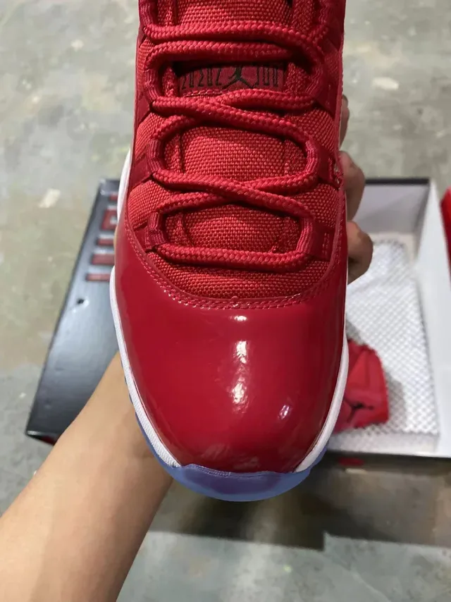 Air Jordan 11 Glossy Red White Blue Chaussures de Basketball 3