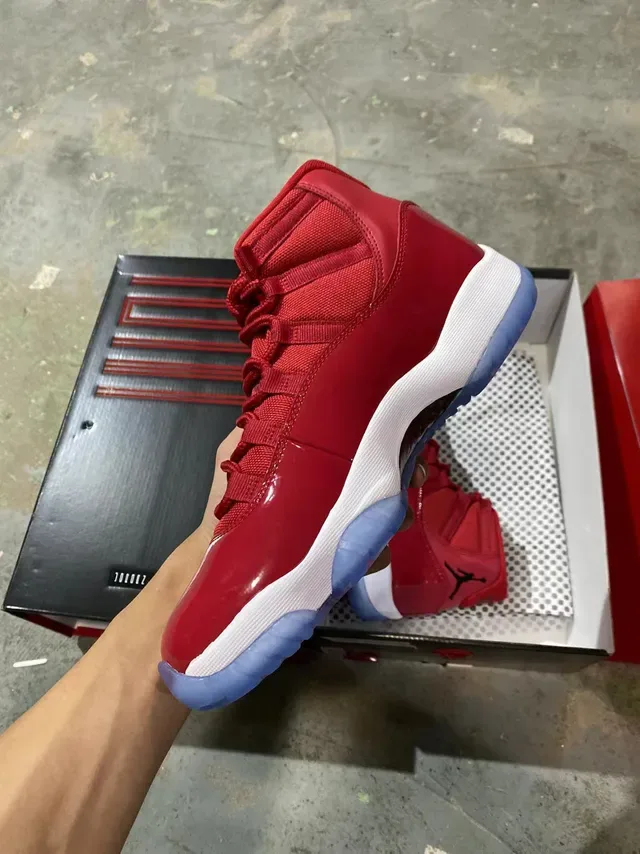 Air Jordan 11 Glossy Red White Blue Chaussures de Basketball 4