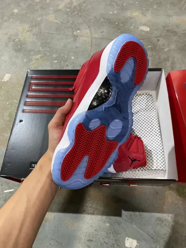 Air Jordan 11 Glossy Red White Blue Chaussures de Basketball 5
