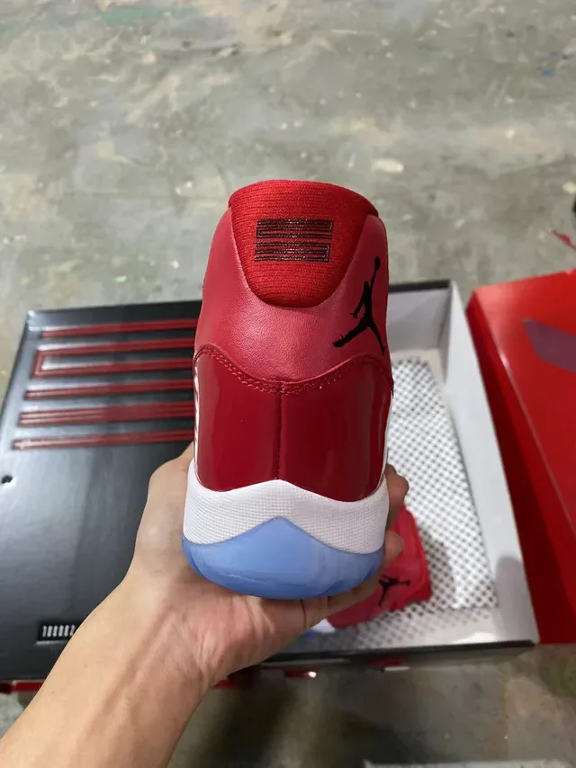 Air Jordan 11 Glossy Red White Blue Chaussures de Basketball 6