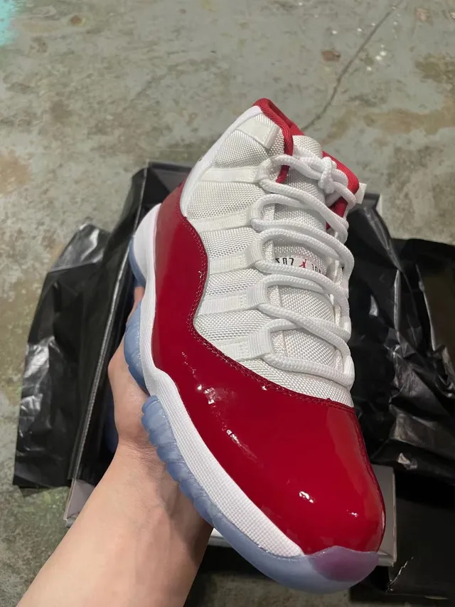 Air Jordan 11 Gym Red Cuero Patentado Zapatos de Baloncesto 2