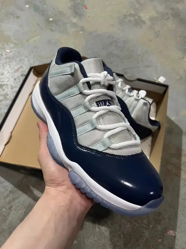 Air Jordan 11 Navy y Light Gray Zapatillas de Baloncesto de Cuero Patentado 2