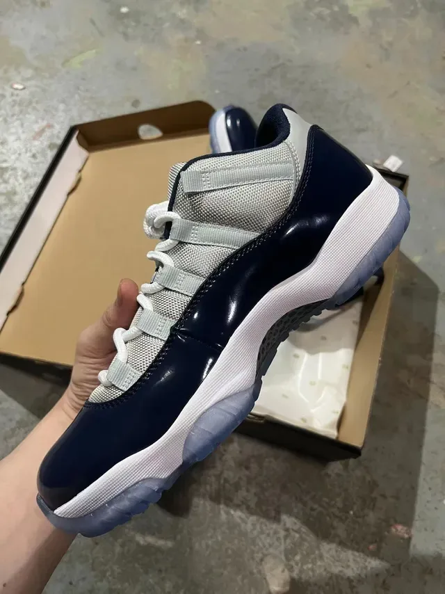 Air Jordan 11 Navy y Light Gray Zapatillas de Baloncesto de Cuero Patentado 3