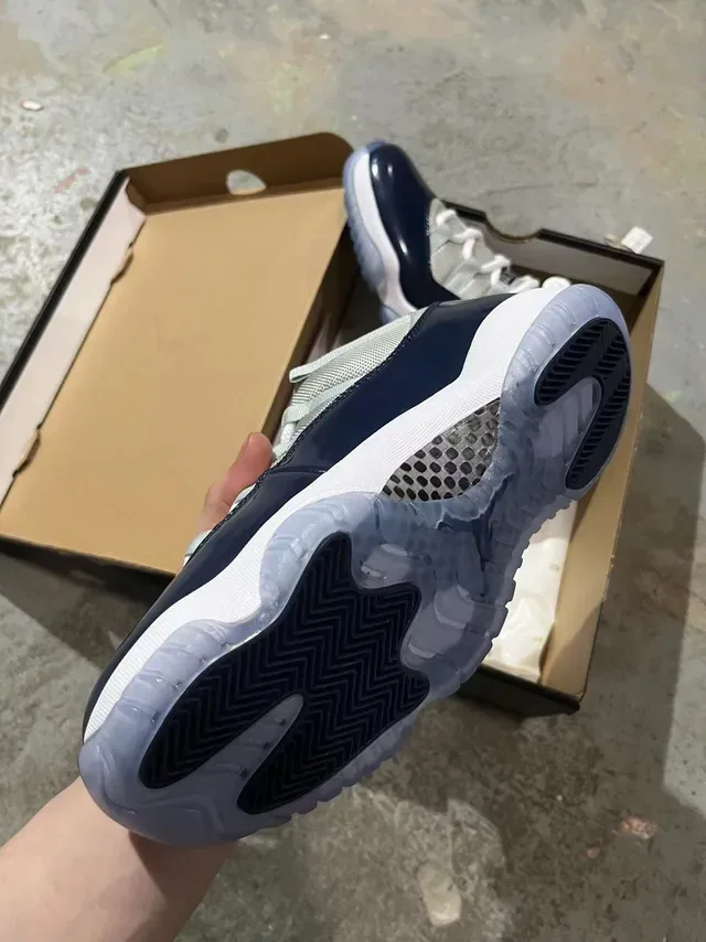 Air Jordan 11 Navy y Light Gray Zapatillas de Baloncesto de Cuero Patentado 4