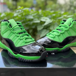 Air Jordan 11 荧光绿与黑色篮球鞋