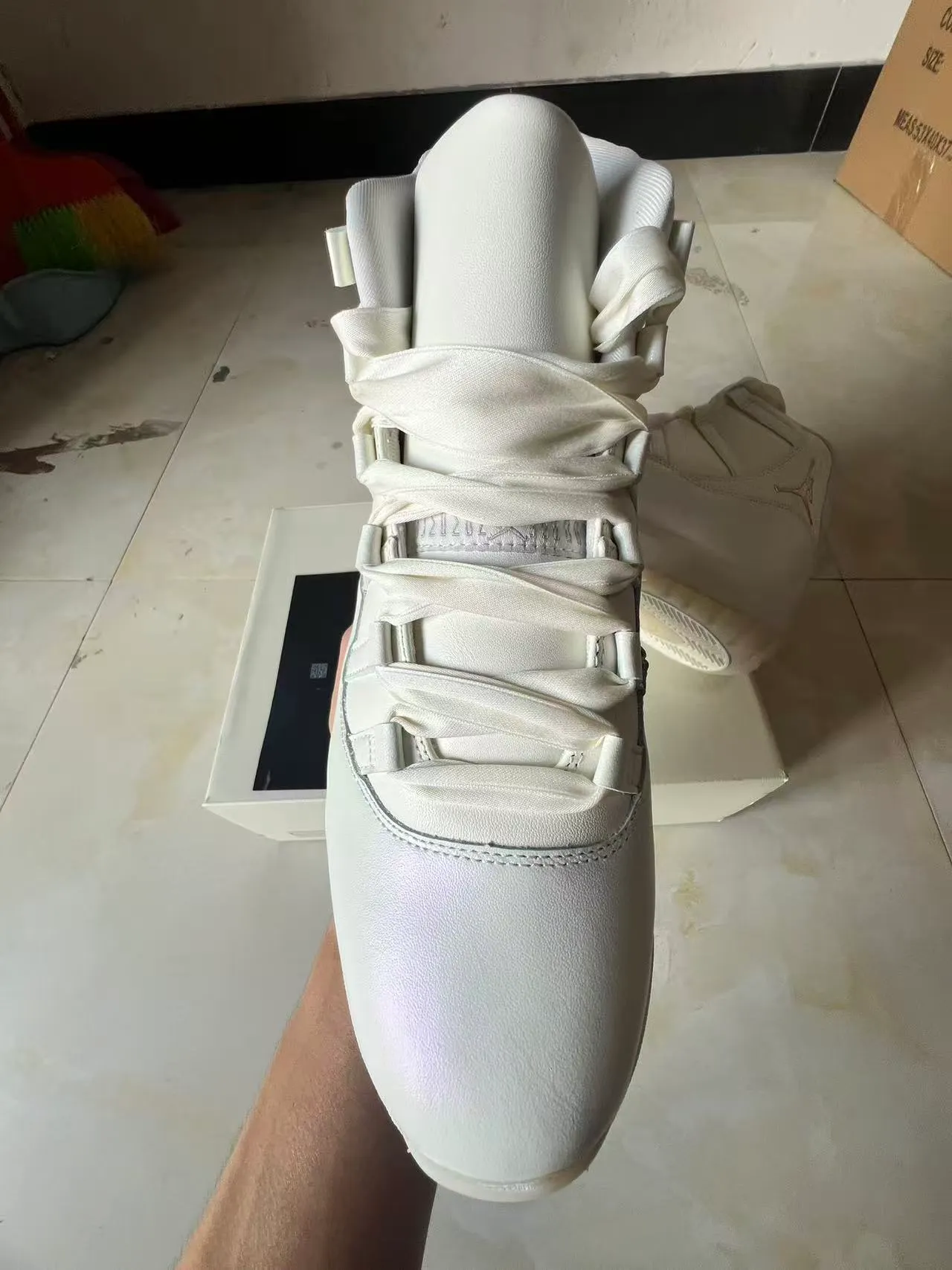Chaussures de basketball montantes en cuir verni blanc Air Jordan 11 3