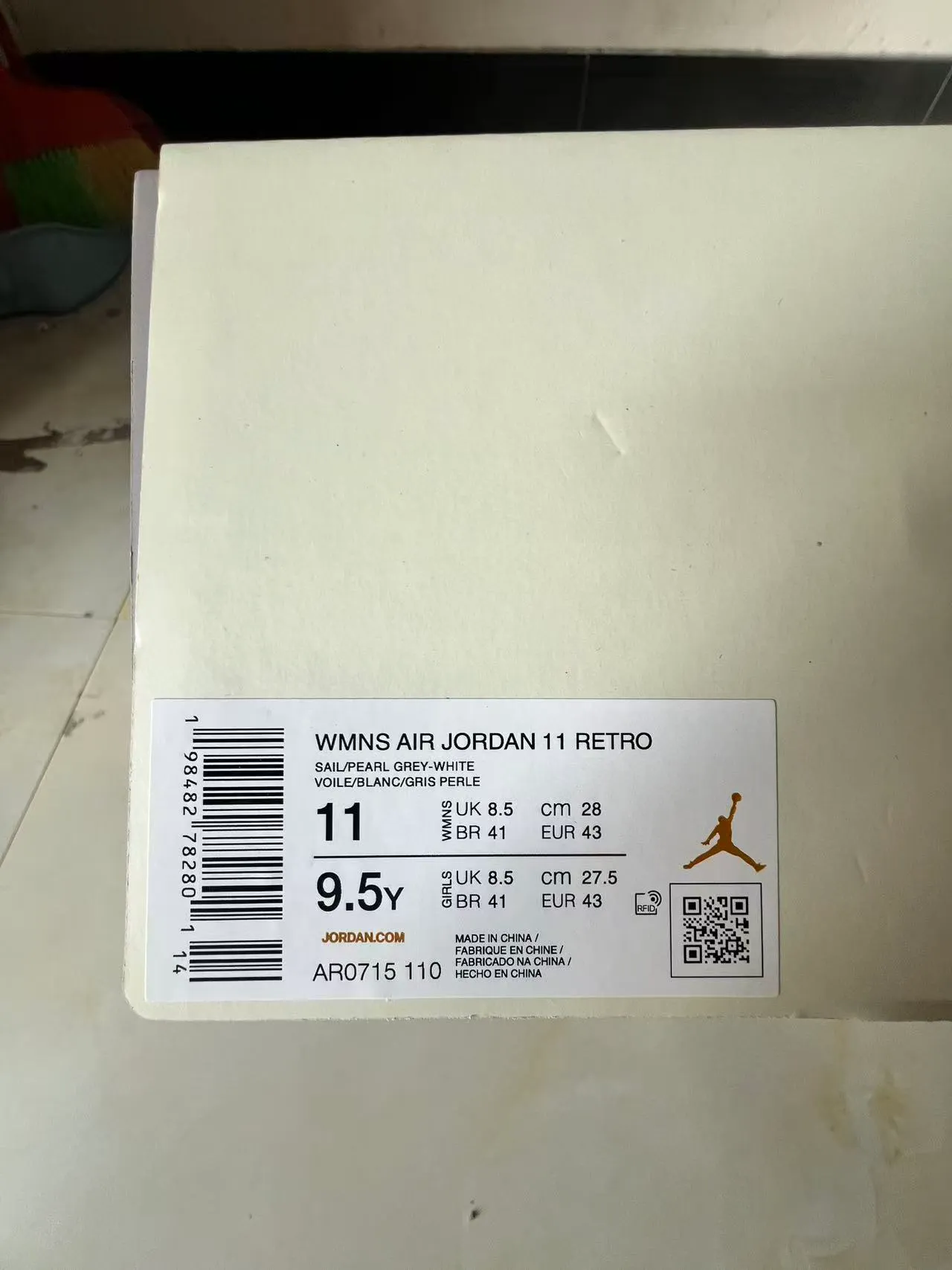Chaussures de basketball montantes en cuir verni blanc Air Jordan 11 10