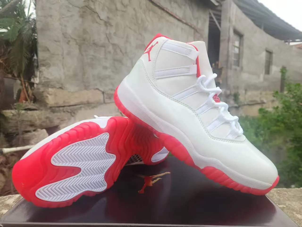 Air Jordan 11 tênis de basquete branco e vermelho 4