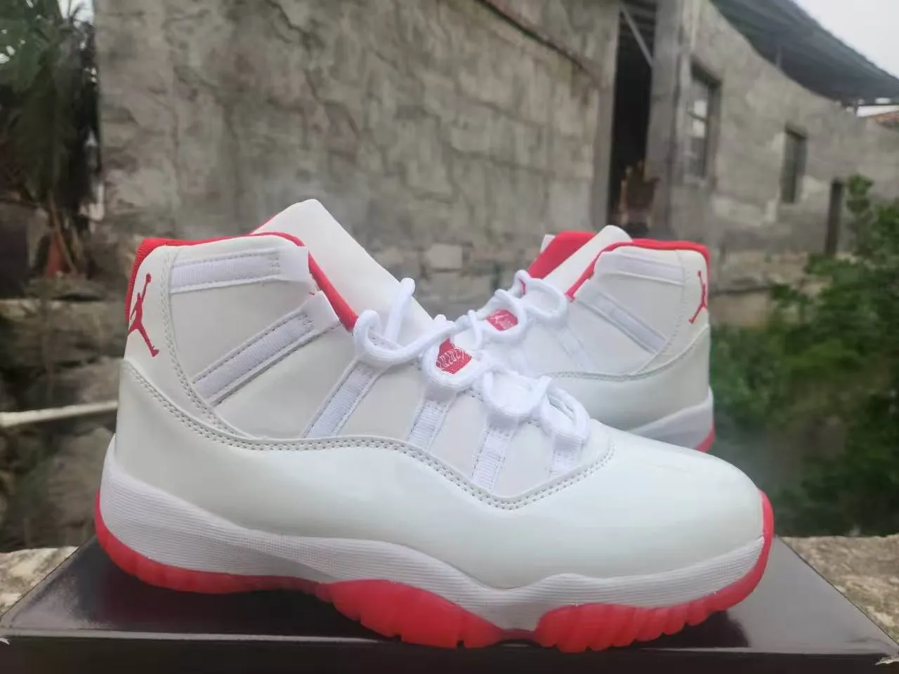 Air Jordan 11 tênis de basquete branco e vermelho 6