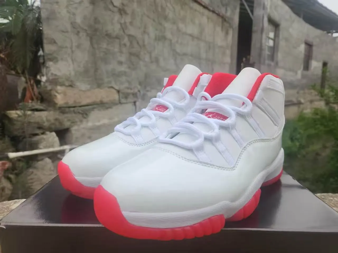Air Jordan 11 tênis de basquete branco e vermelho 7