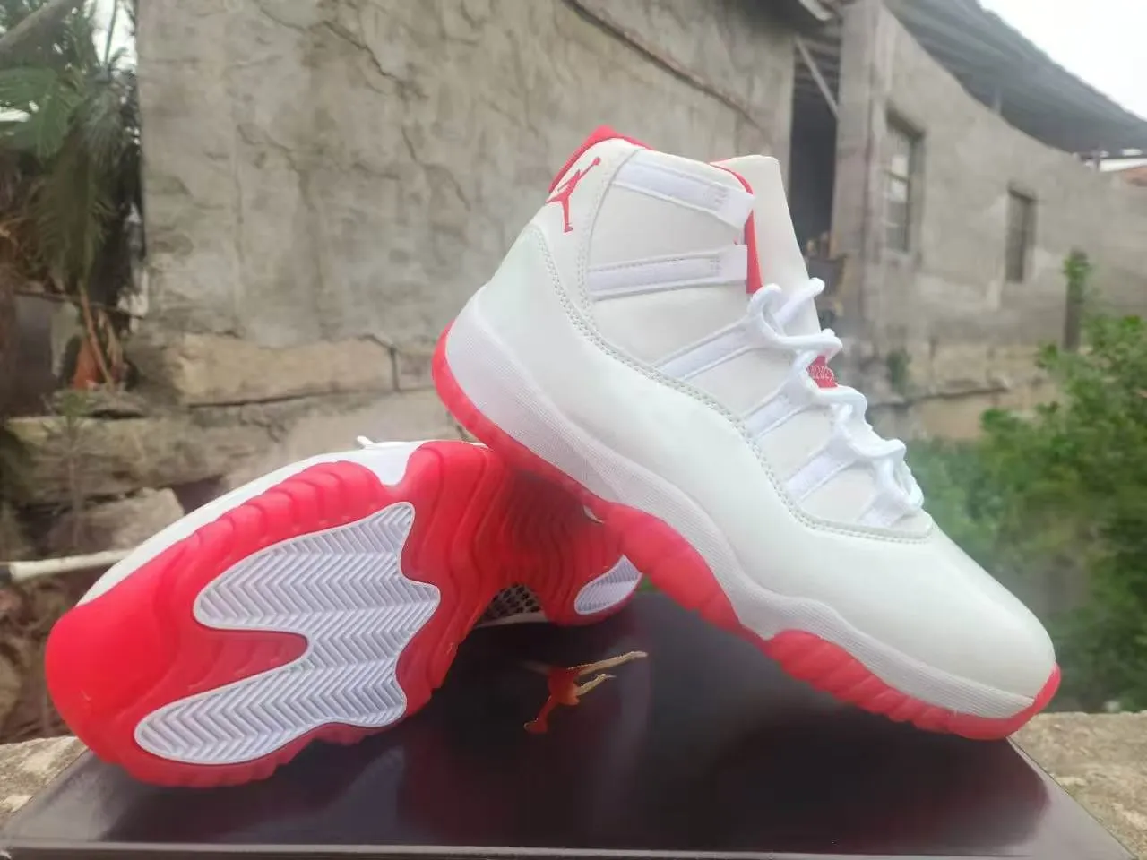 Air Jordan 11 tênis de basquete branco e vermelho 8