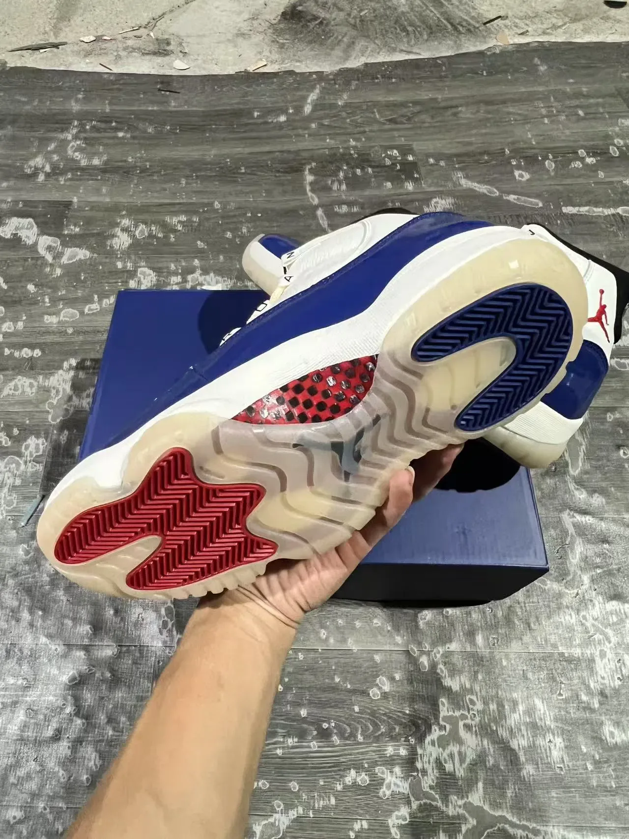 Air Jordan 11 Chaussures de Basket Blanc et Bleu Royal en Cuir Patenté 6