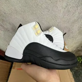 Air Jordan 12 白黑篮球鞋