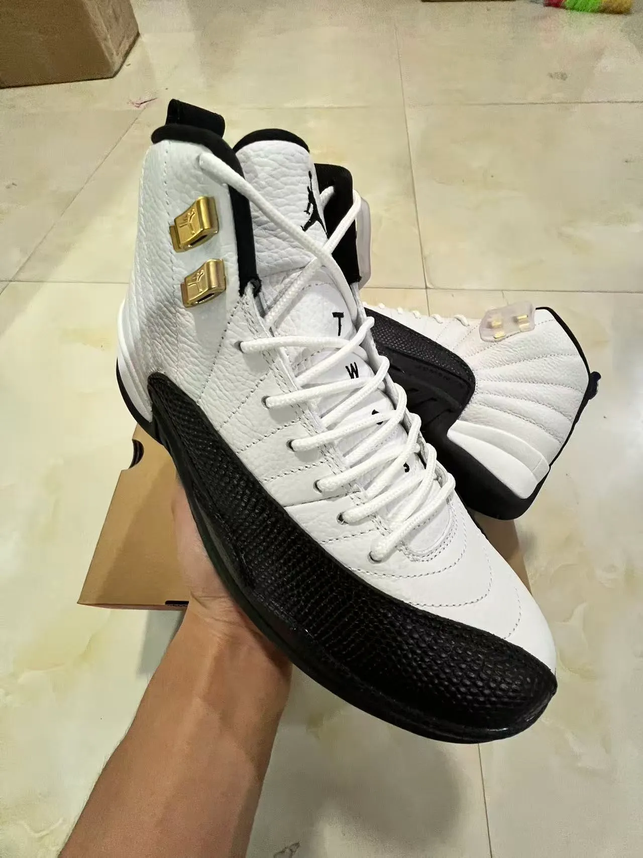 Air Jordan 12 White Black Gold Lace Lock Basketball Shoes 2