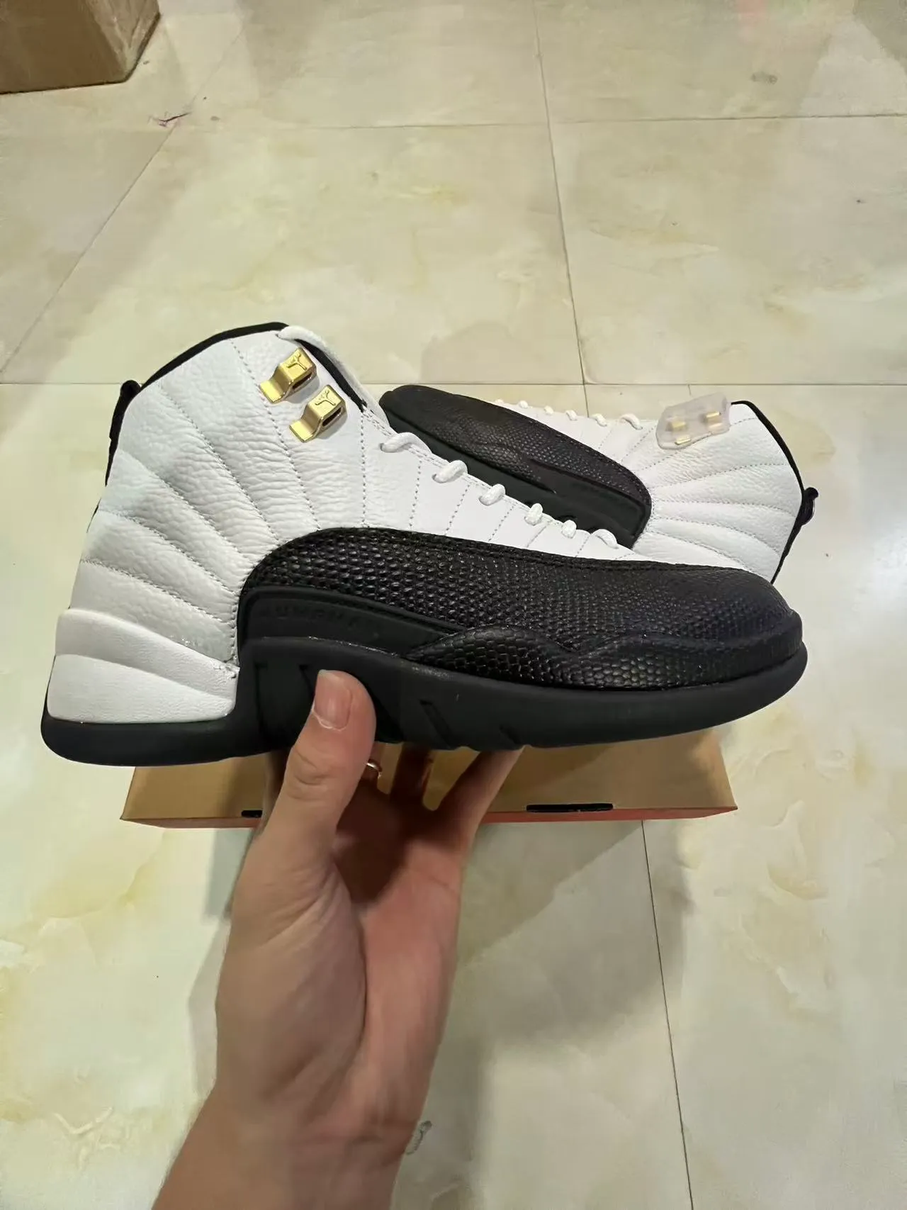 Air Jordan 12 White Black Gold Lace Lock Basketball Shoes 7