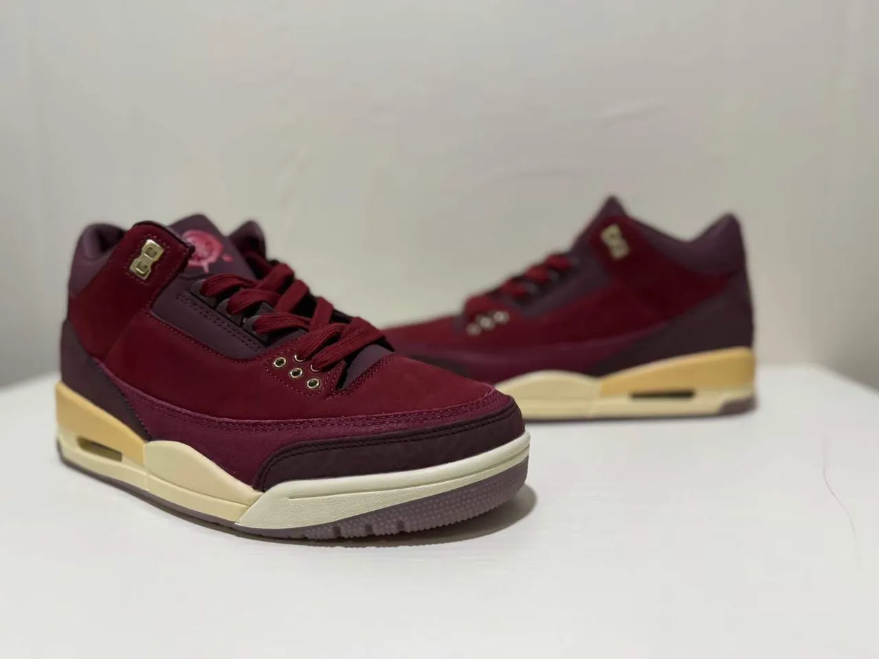 Tênis de basquete de cano alto Air Jordan 3 em camurça bordô 6