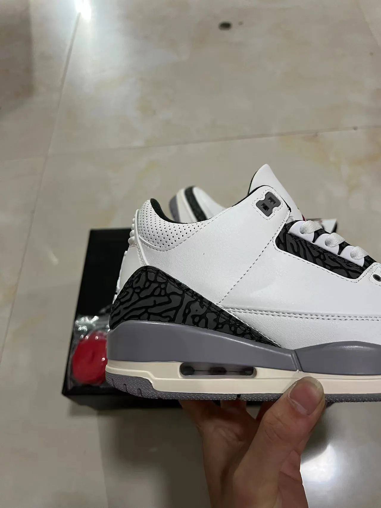 Tênis de basquete Air Jordan 3 branco preto cimento 7