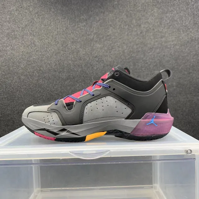 Chaussures de basketball Air Jordan 37 gris noir rose violet 2
