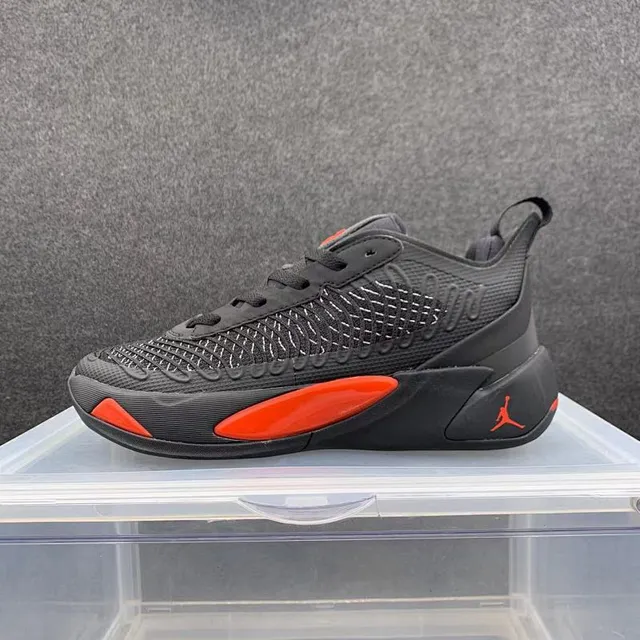 Chaussures de basketball Air Jordan 37 Low noir et orange 2
