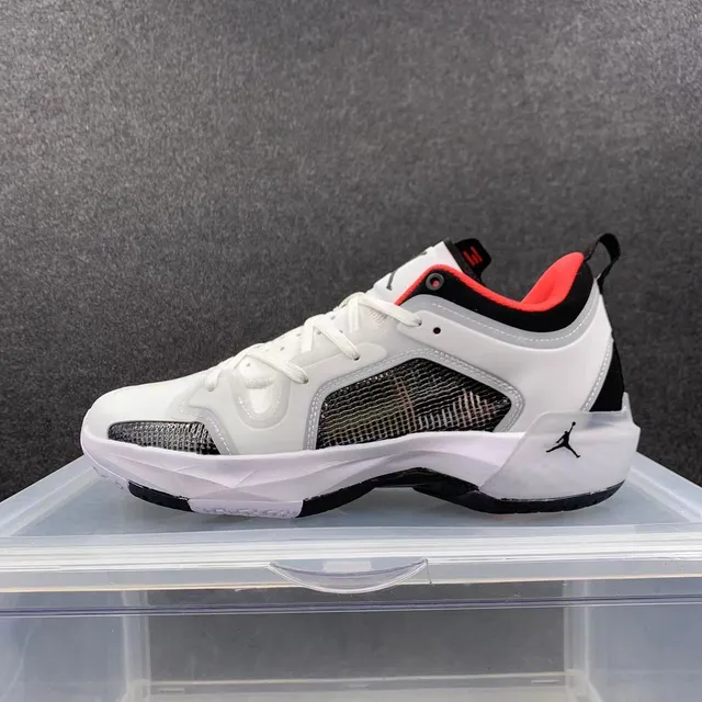 Chaussures de basketball Air Jordan 37 blanc noir rouge 2