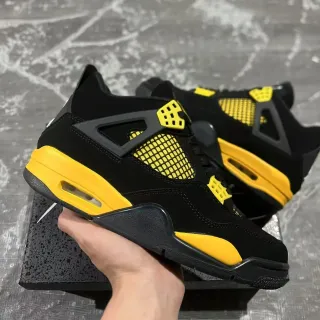 Air Jordan 4 黑色黄色篮球鞋