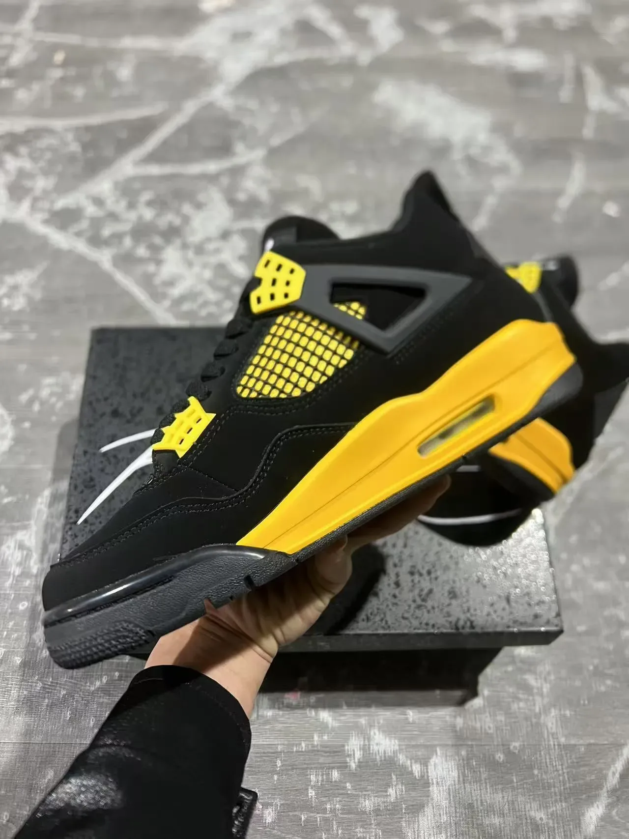 Air Jordan 4 Chaussures de Basketball Noires Jaunes 5
