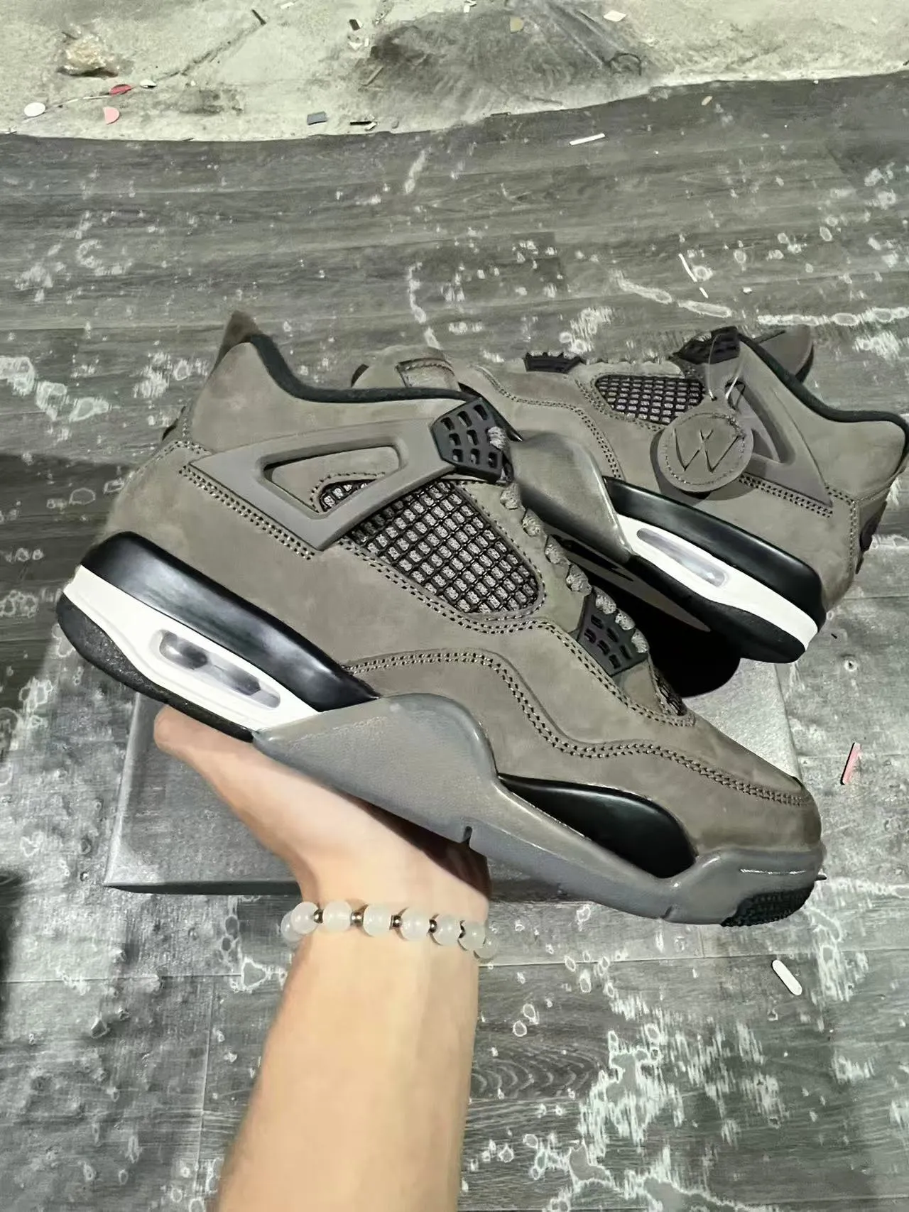 Tênis de basquete Air Jordan 4 em camurça cinza 10