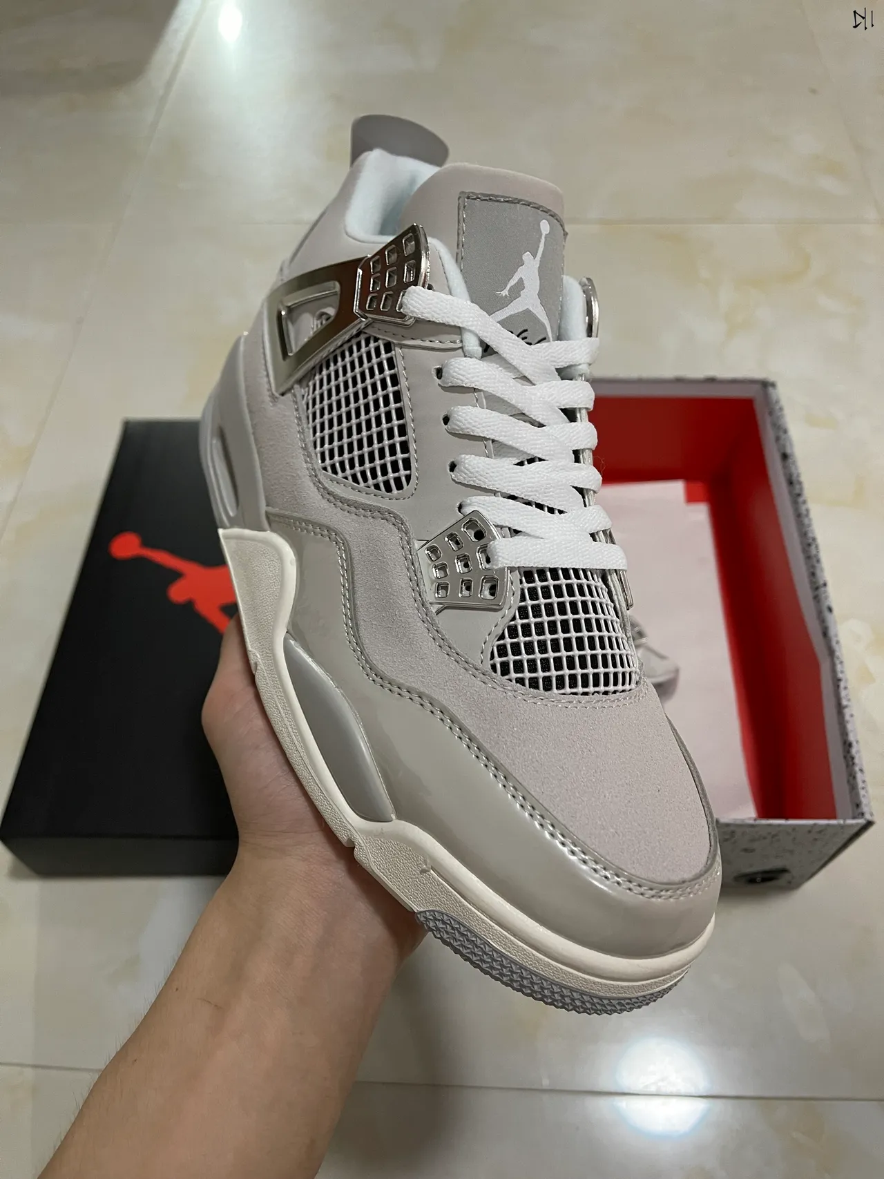 Air Jordan 4 Light Gray Metallic Lace Lock Basketball Shoes 2