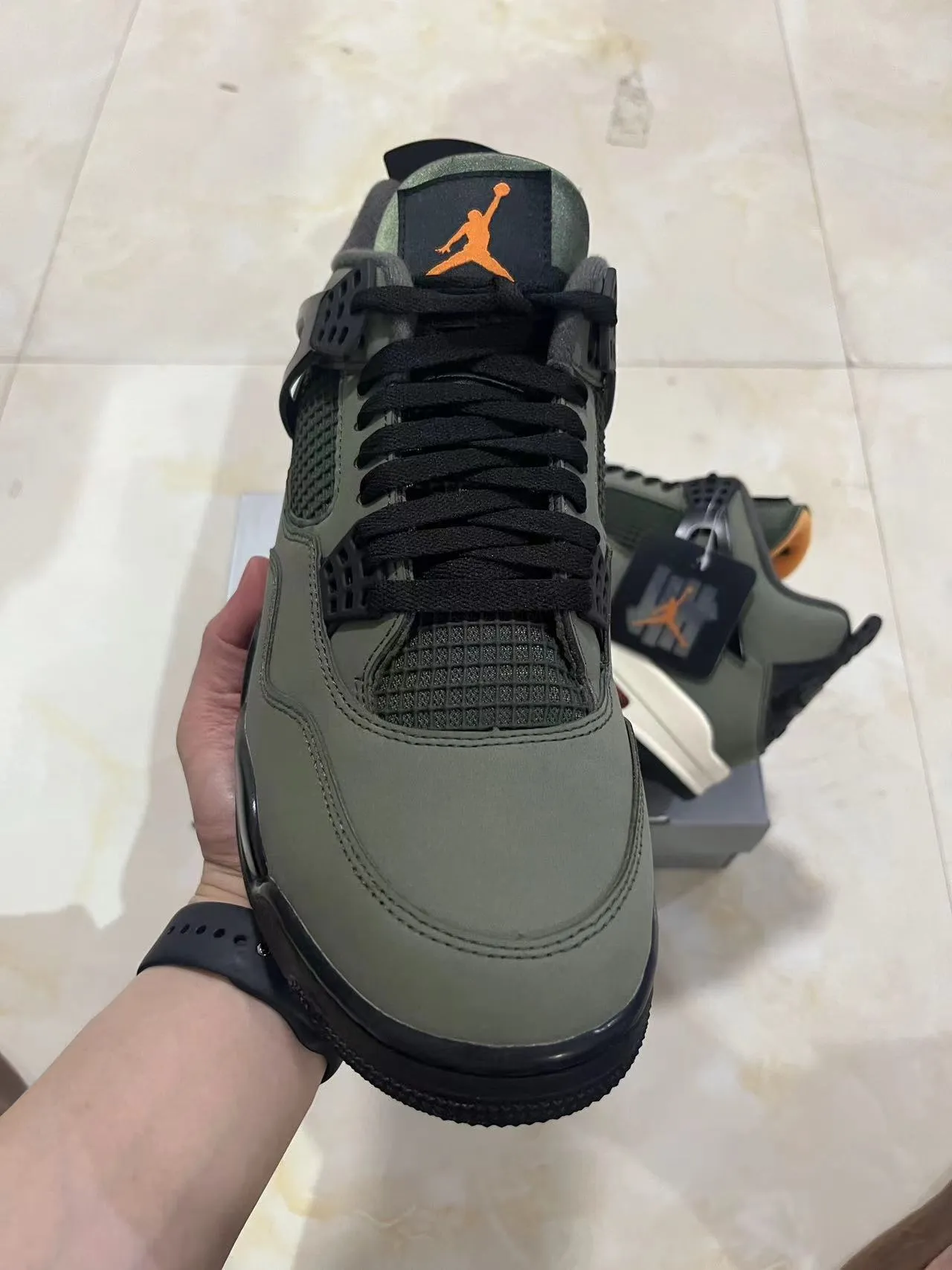 Air Jordan 4 Verde Oliva Preto Creme Tênis de Basquete 3