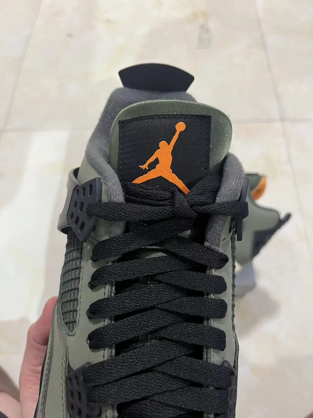 Air Jordan 4 Verde Oliva Preto Creme Tênis de Basquete 4