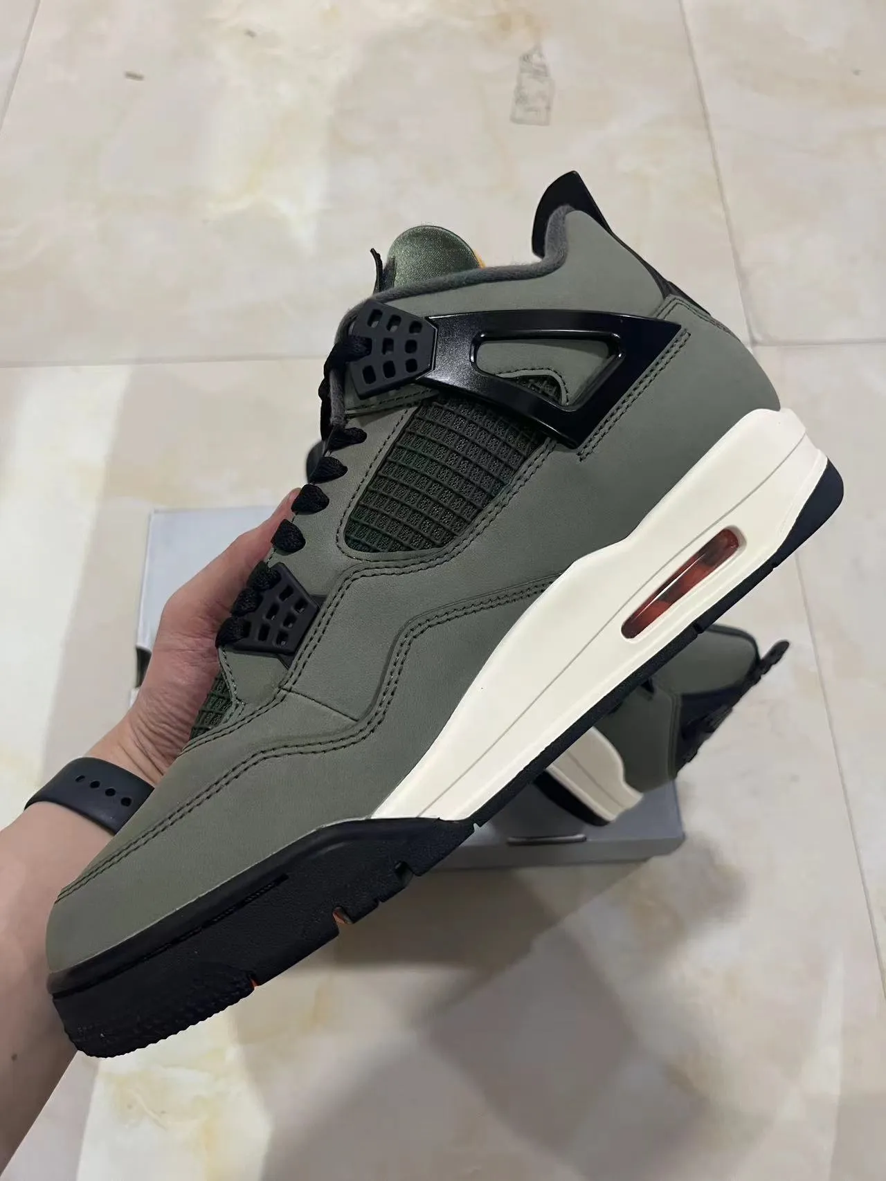 Air Jordan 4 Verde Oliva Preto Creme Tênis de Basquete 5