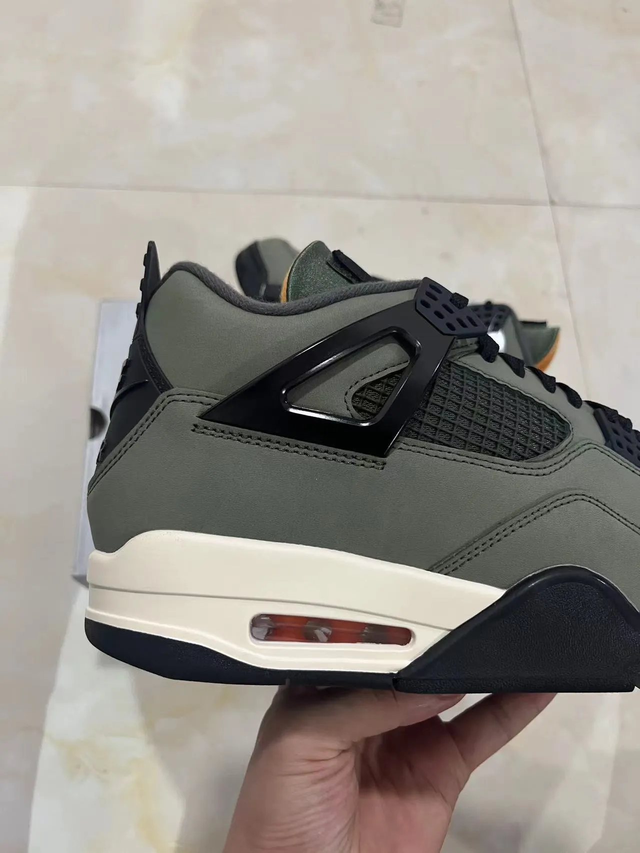 Air Jordan 4 Verde Oliva Preto Creme Tênis de Basquete 7