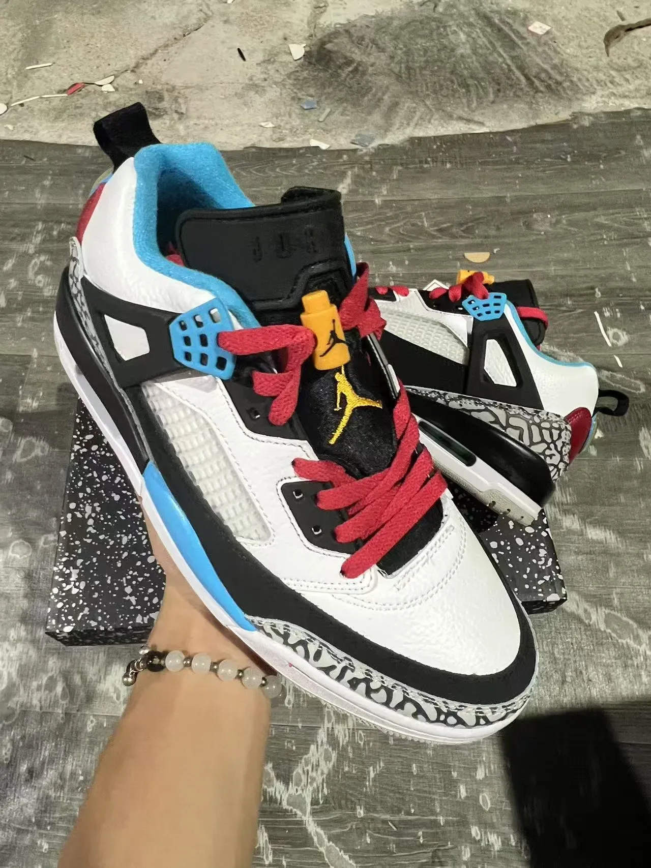 Air Jordan 4 Blanc Noir Rouge Bleu Imprimé Éléphant Chaussures de Basket 2