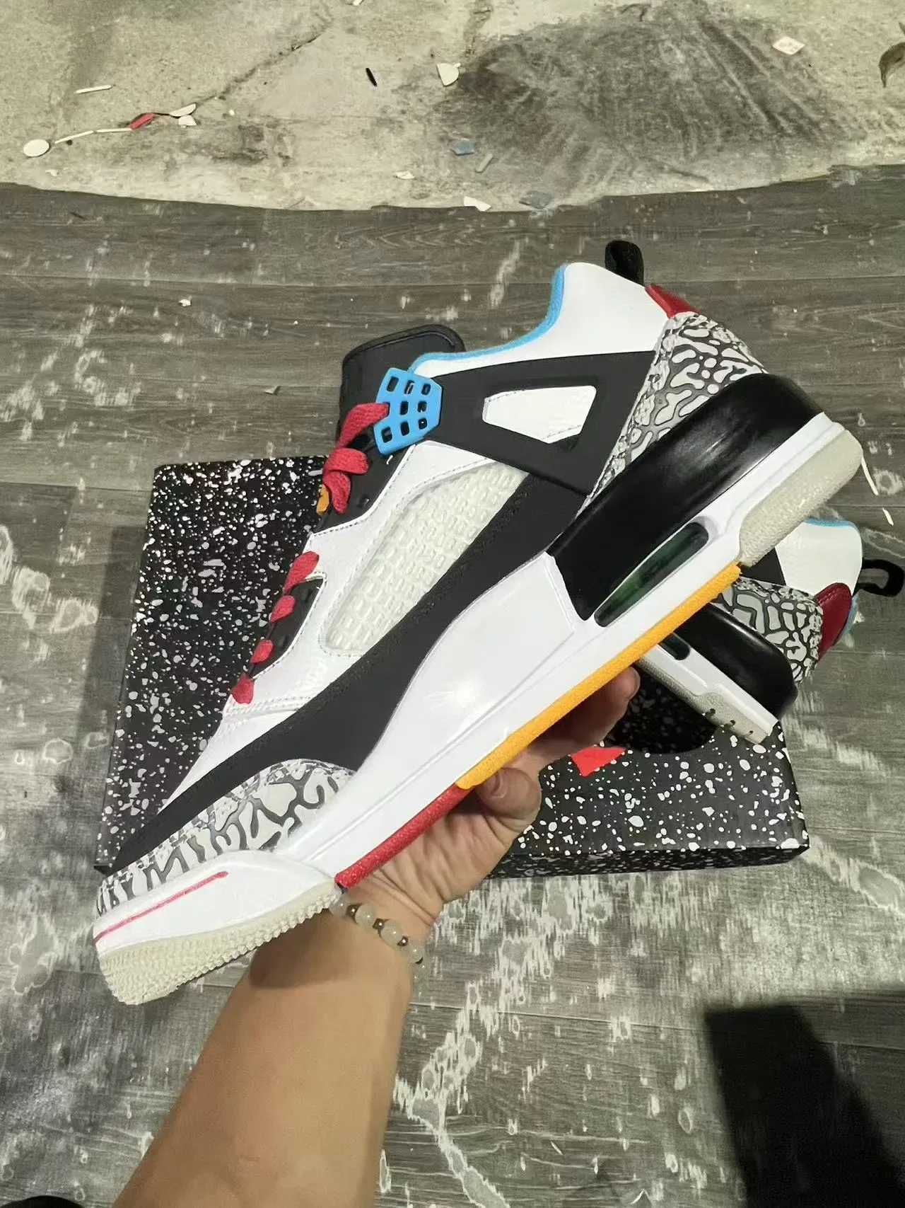 Air Jordan 4 Blanc Noir Rouge Bleu Imprimé Éléphant Chaussures de Basket 5