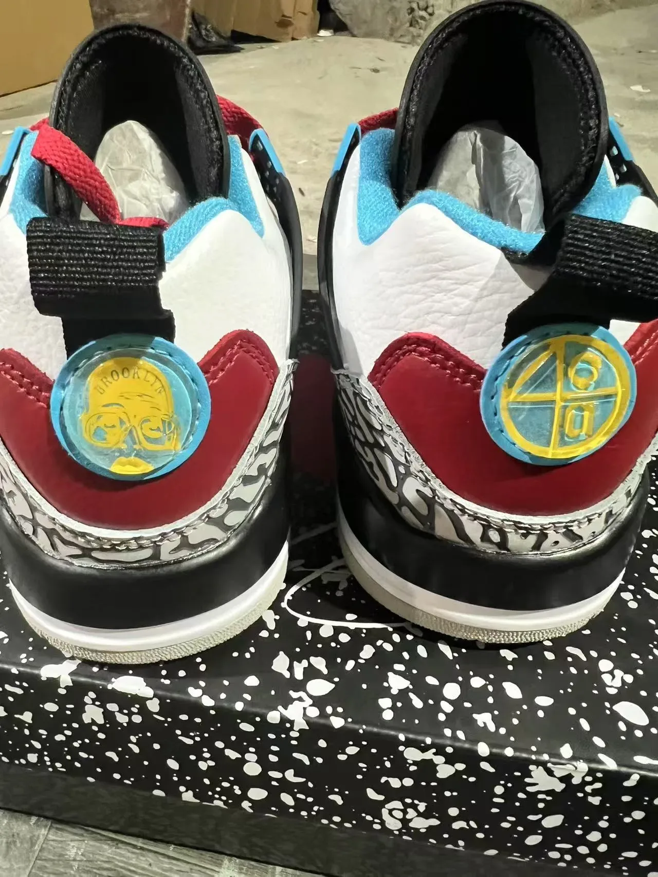 Air Jordan 4 Blanc Noir Rouge Bleu Imprimé Éléphant Chaussures de Basket 9