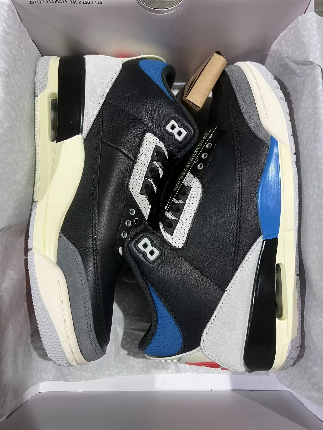 حذاء كرة السلة Air Jordan بتصميم برقبة عالية باللونين الأسود والأزرق وجزء علوي من الجلد والشمواه 9