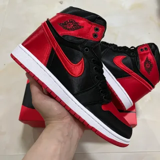 Air Jordan Negro Rojo High-Top Satin Overlay Zapatos de Baloncesto