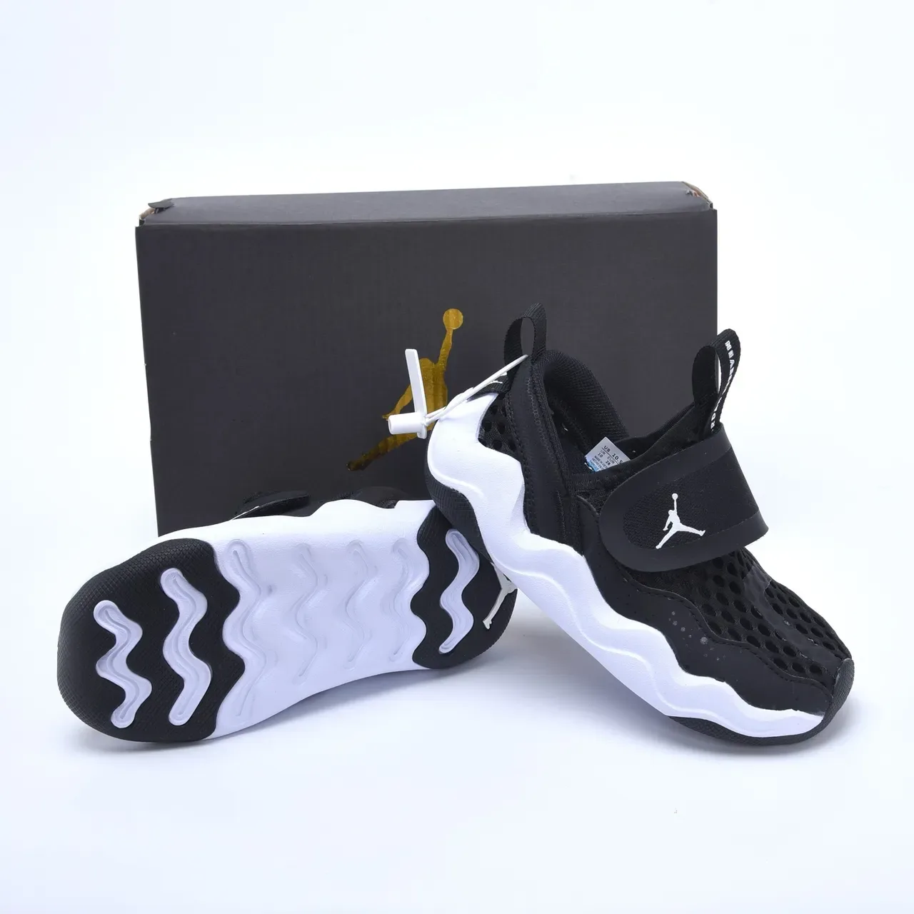 Baskets lifestyle sans lacets en mesh perforé noir et blanc Air Jordan 7