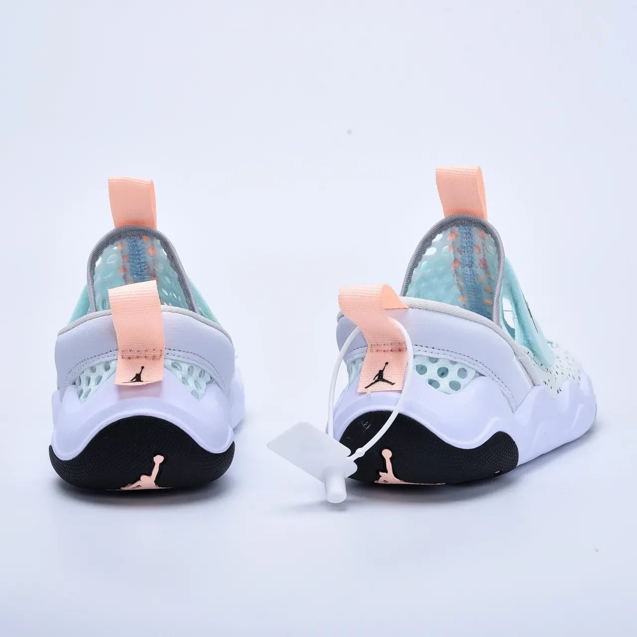 Baskets lifestyle sans lacets en mesh perforé noir et blanc Air Jordan 17