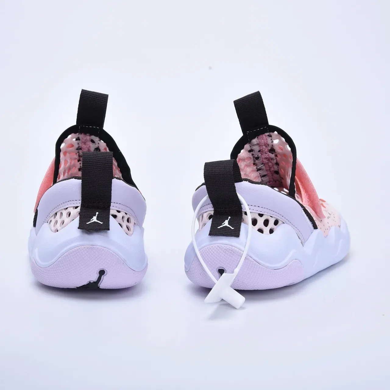 Baskets lifestyle sans lacets en mesh perforé noir et blanc Air Jordan 24